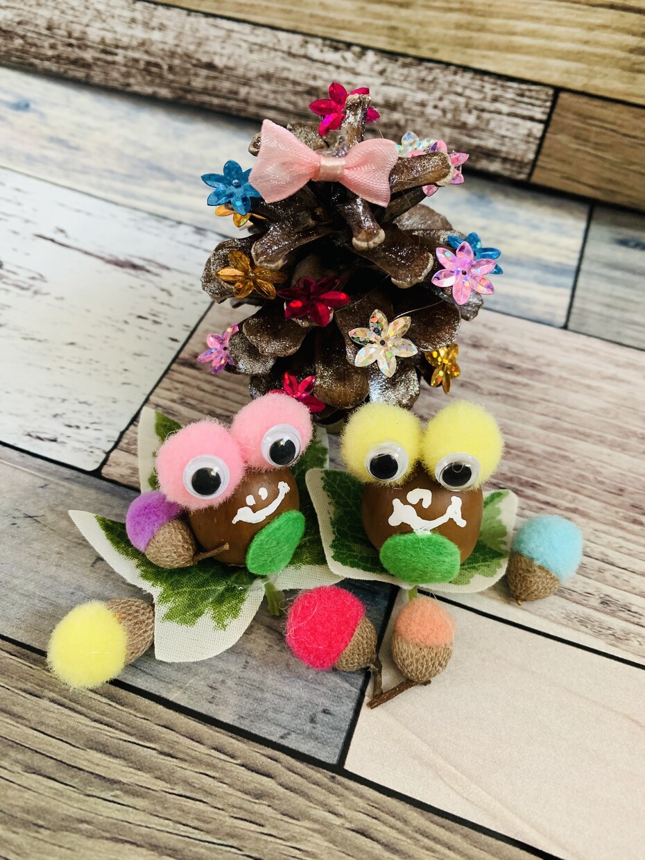 クリスマスツリー・どんぐり人形を作ります まつぼっくりのツリーとどんぐりでカエルを作ります。 イメージ2