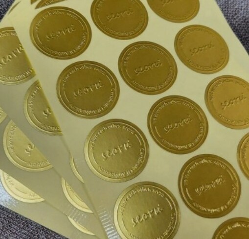 オリジナルエンボス加工シール作成します 【アートコート、金紙、銀紙】文字入れ・ロゴ入れー耐水性なし イメージ9