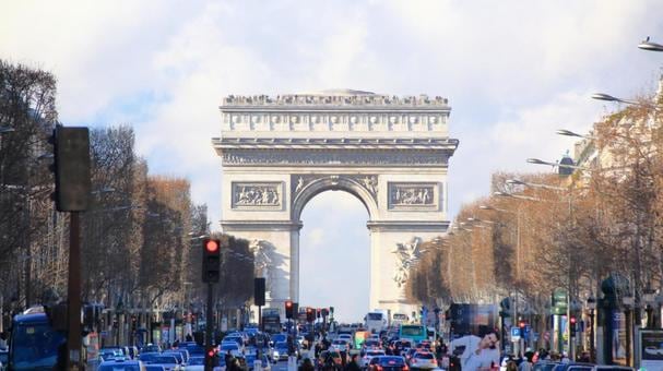 フランス語ビジネスメール書きます パリ留学中・仏検２級取得済み・DELFB2受験予定 イメージ1
