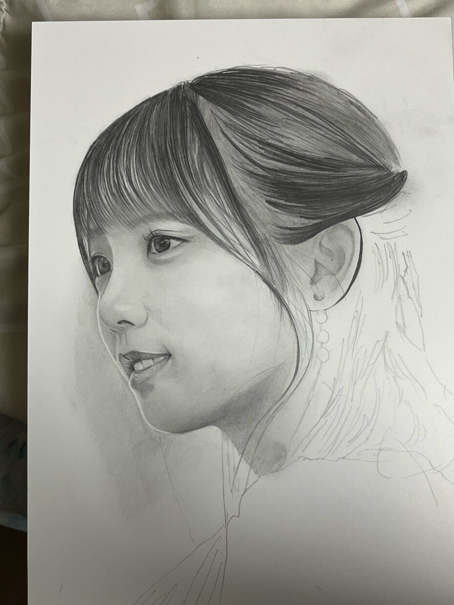 鉛筆画でリアルな似顔絵を描きます 写真ではなく絵で思い出を作ります！ イメージ6