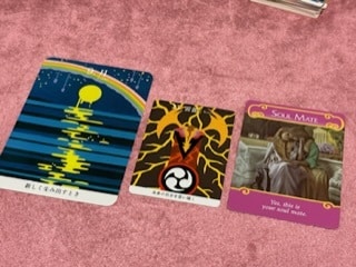 タロットやオラクルカードでメッセージを伝えます タロットカードで心配事や悩みなどを読み解きます。 イメージ2