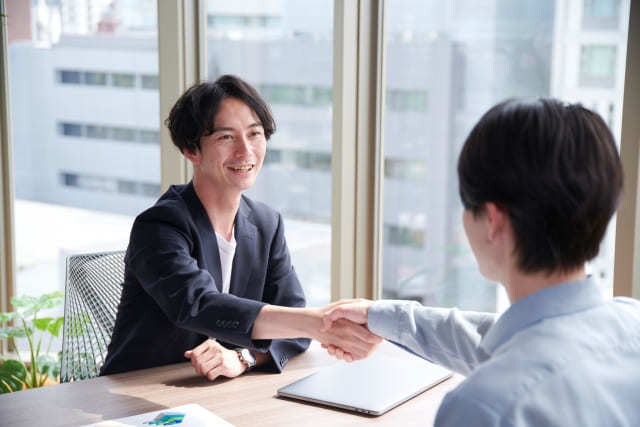 1文字2円でSEO対策を徹底した記事を作ります ツールを使用して、構成作成から執筆までを行います！ イメージ1