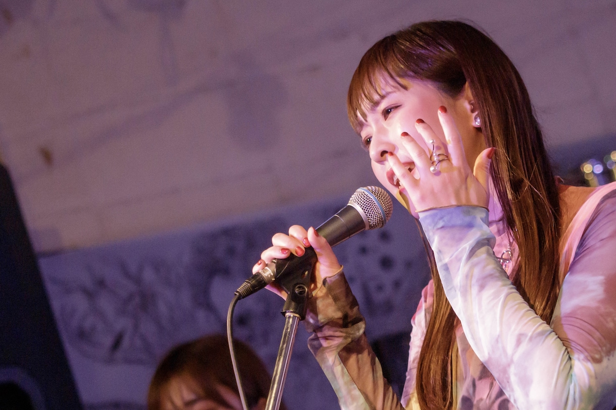 女性ボーカルが仮歌・コンペ用歌唱を丁寧に収録します 楽曲の世界観に寄り添い、丁寧に仮歌を歌唱します イメージ1