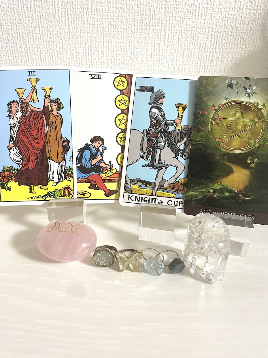 全4枚★近未来まで【スリーカード】でお届けします 「過去・現在・近未来（3ヶ月後目安）」+アドバイス1枚です。 イメージ1