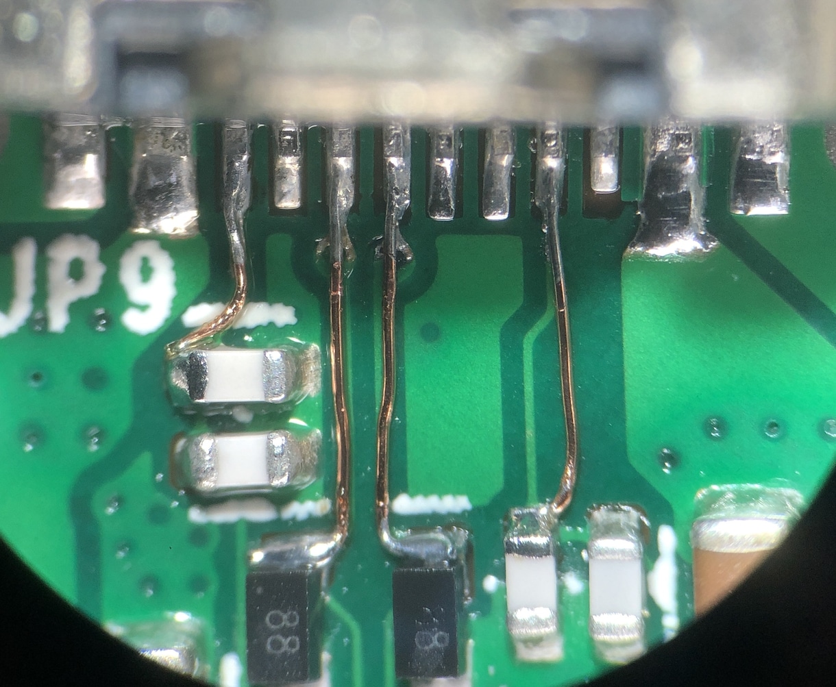 電子部品交換や基板破損の修理対応を行ないます また部品の取り外し、流用使用などの対応も可能です。 イメージ1
