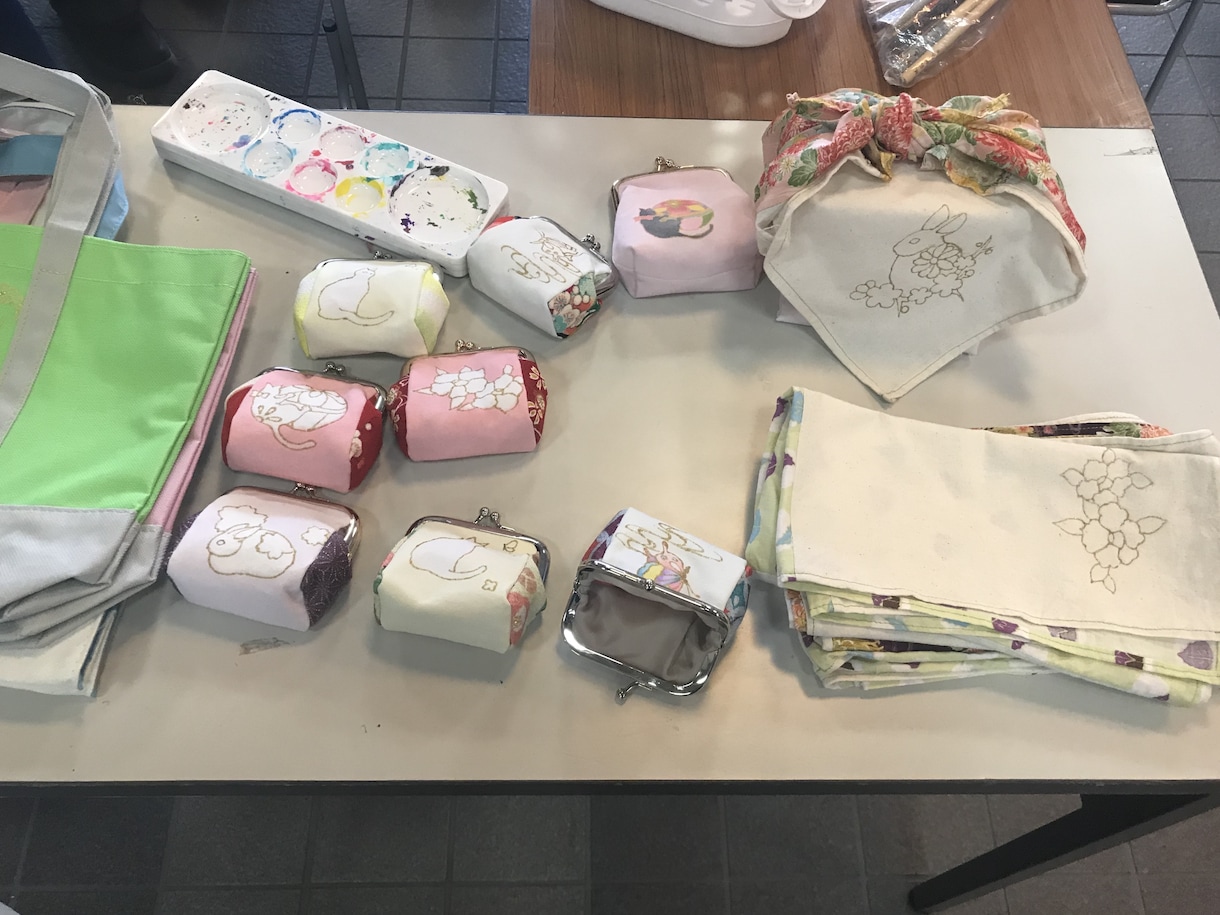 友禅・伝統工芸についてのスポット友禅教室ます 東京手描友禅の伝統工芸士として60年近いキャリアがあります イメージ2
