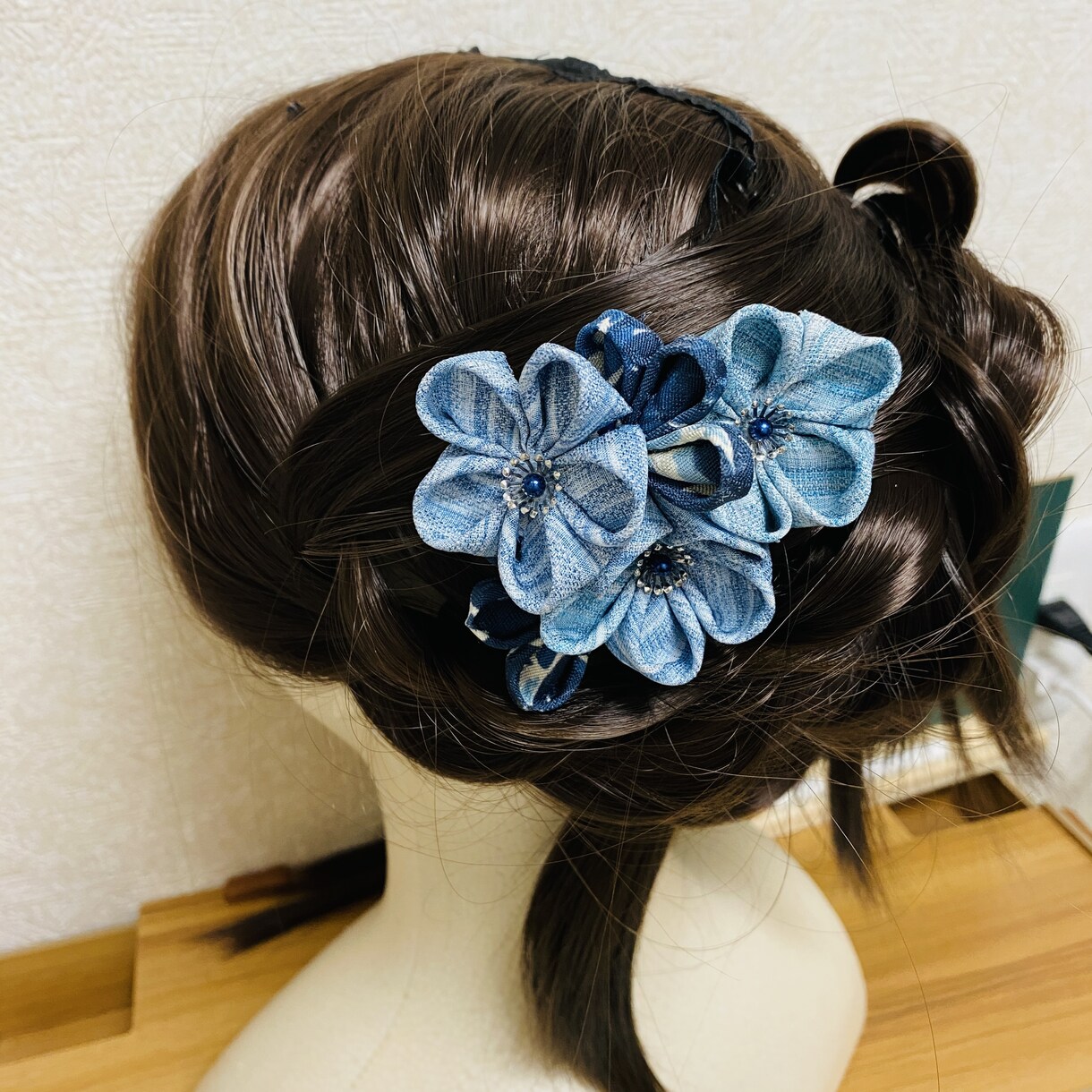 つまみ細工を体験することができます 成人式や卒業式の髪飾りを自分の手で作るための第一歩を応援！ イメージ1