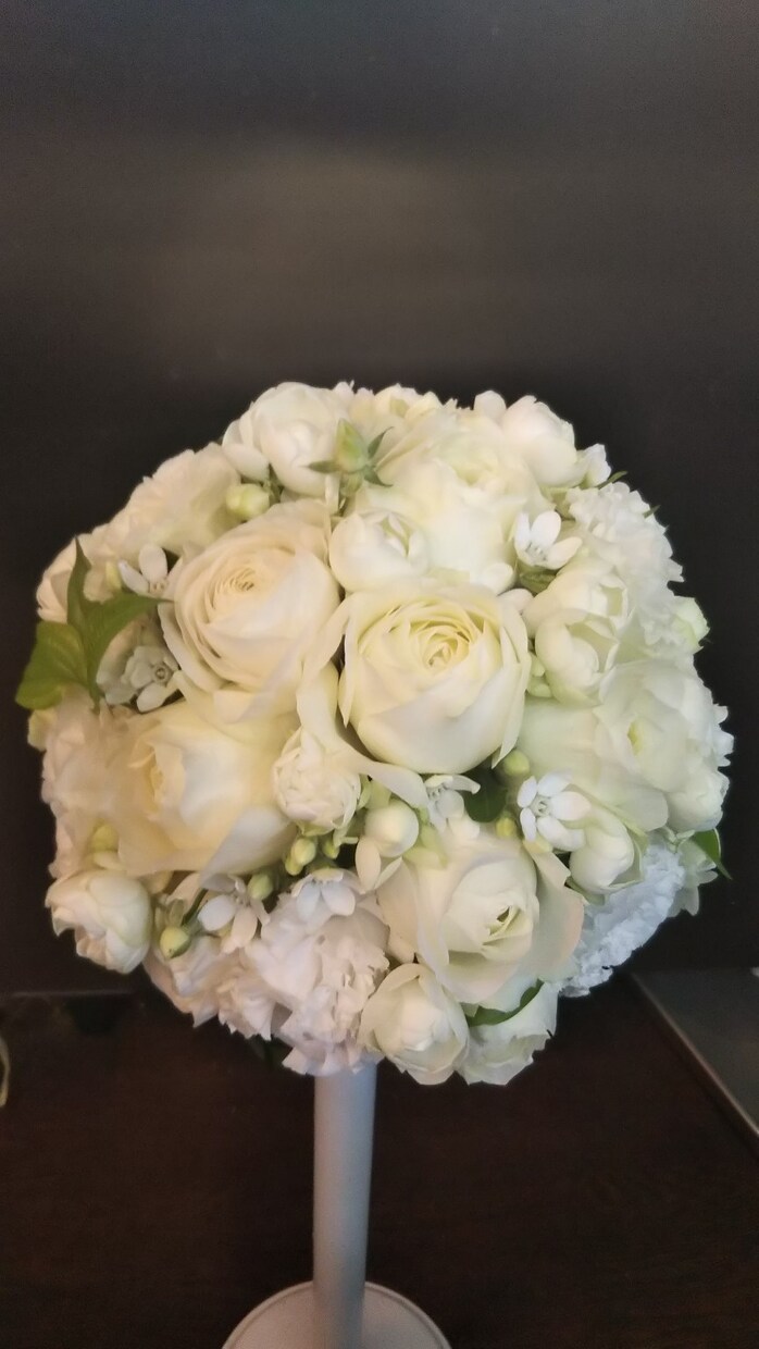 結婚式の装花アドバイスします ブーケやメインなどイメージを担当さんに伝えるお手伝いします。 イメージ3