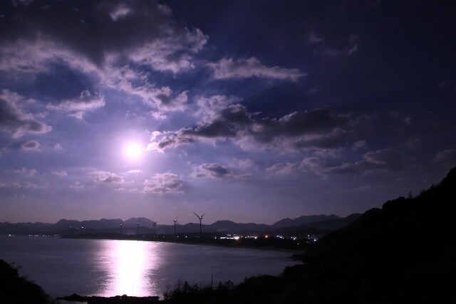 眠れない夜に、そっとお話します ゆったり、くつろぎながら、夜中トークをしましょう イメージ4