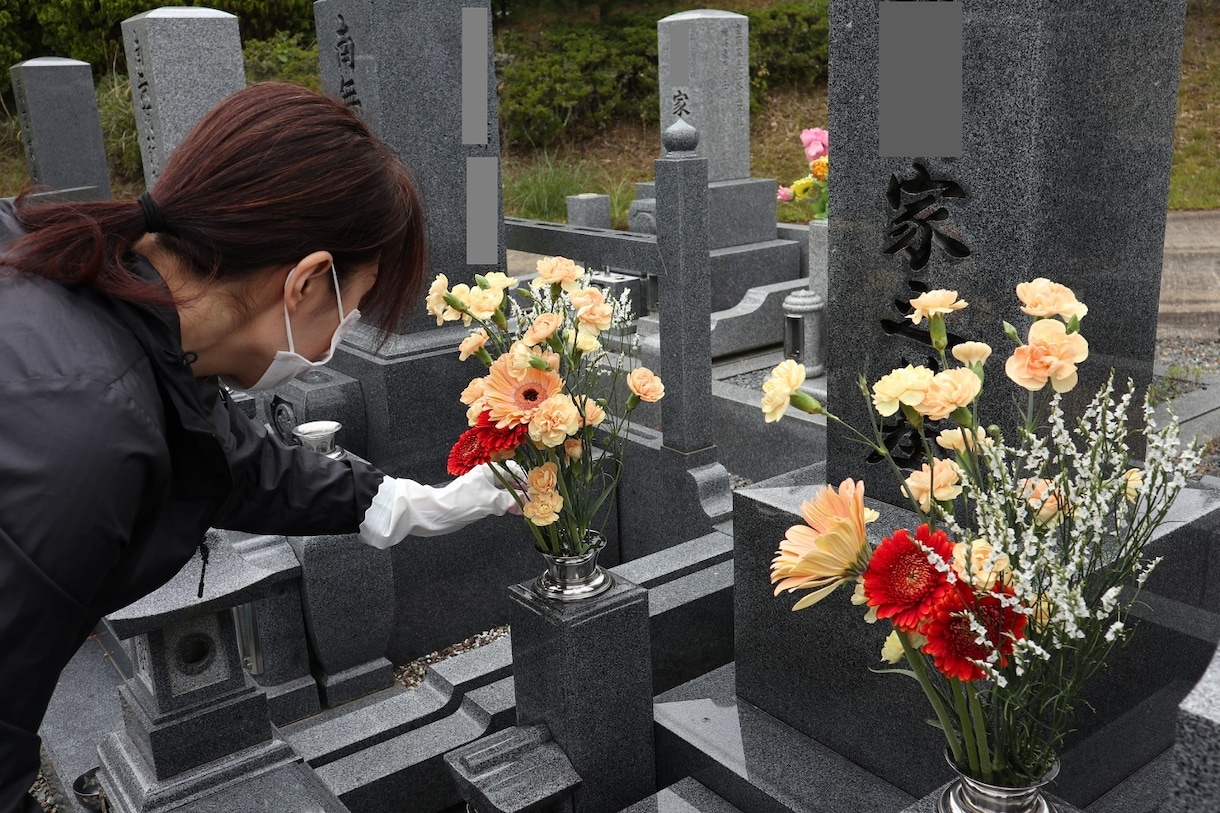 京都市内のお墓参りを代行します 花屋だから出来るサービスを提供します イメージ1