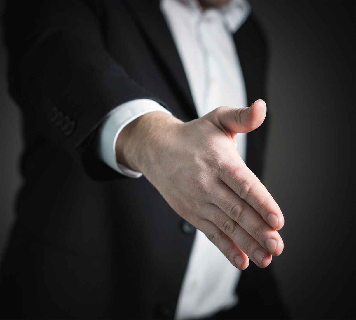 就職と仕事の判断をします 卒業後の就職活動、職場での競争、昇進と降任、仕事の移動など。 イメージ3