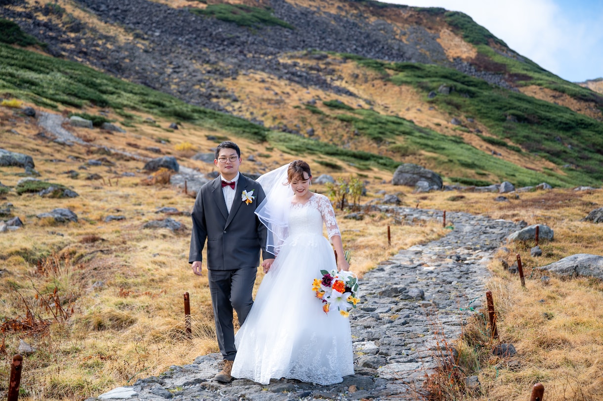 山でウェディングフォト撮ります 登山をしながら前撮り・後撮り・ロケーションフォト！ イメージ5