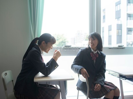 お姉さんに話しませんか？学校のお話し聞きます 友達や親には話しにくいことありませんか？短い時間でもOK☆ イメージ4
