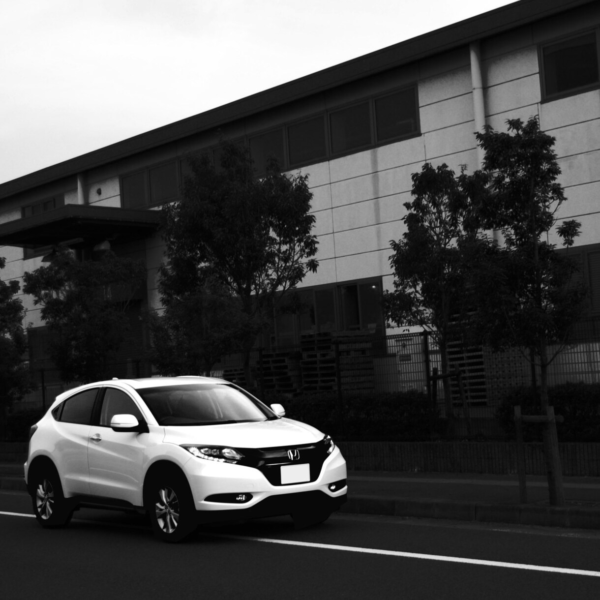 愛車の写真をカタログっぽく編集します 皆さんの愛車の写真をカタログっぽく編集します。 イメージ2