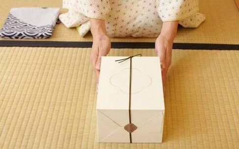 現役役員秘書が、最適な手土産をご提案いたします 手土産選びに苦労されているあなたへ イメージ1