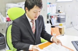 あなたが納得できる住宅購入の方法をお教え致します 知らないと数十万円も損をするのが不動産業界です。 イメージ2