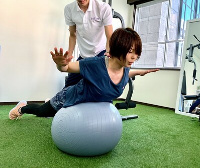 花嫁様向け★挙式に向けた宅トレ教えます 挙式日やドレスの種類にあわせてメニューを組みます イメージ1
