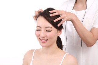薄毛・抜け毛・頭臭のお悩みカウンセリング致します 毛髪診断士として約2万人の施術経験を元に、お話させて頂きます イメージ1