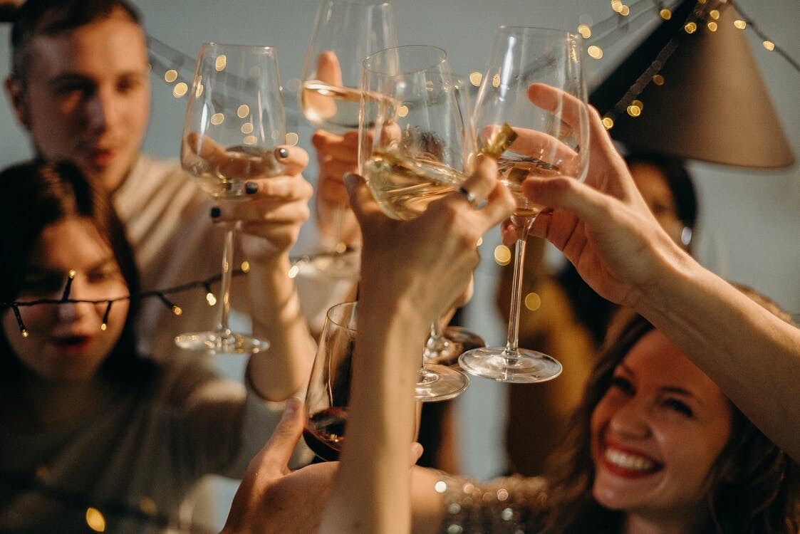 ココナラ最安値で！オンライン英会話飲みします 【お酒でも飲みながら気楽に英語を話したい方に。】 イメージ2