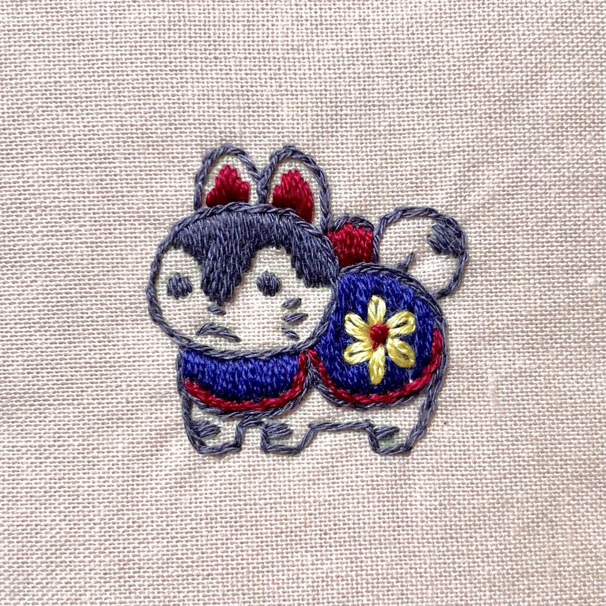 お好きなイラストをご希望の服や布に刺繍します お子さんが書いた絵やオリジナルイラストを刺繍いたします。 イメージ7