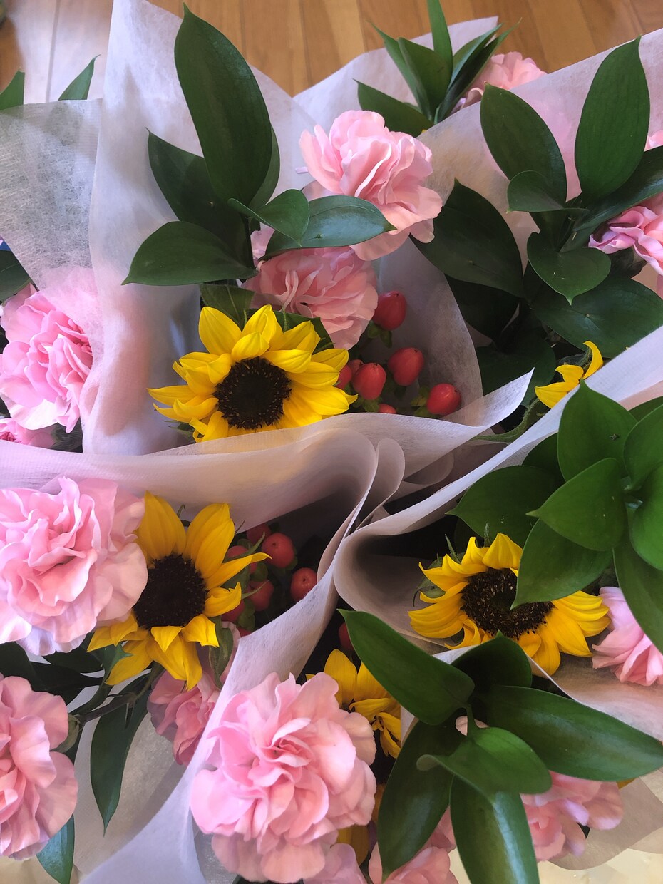 花束10束可愛くラッピングしておとどけいたします ご自宅、プレゼントにプロが作る花束をご希望のお日にちにお届け イメージ1