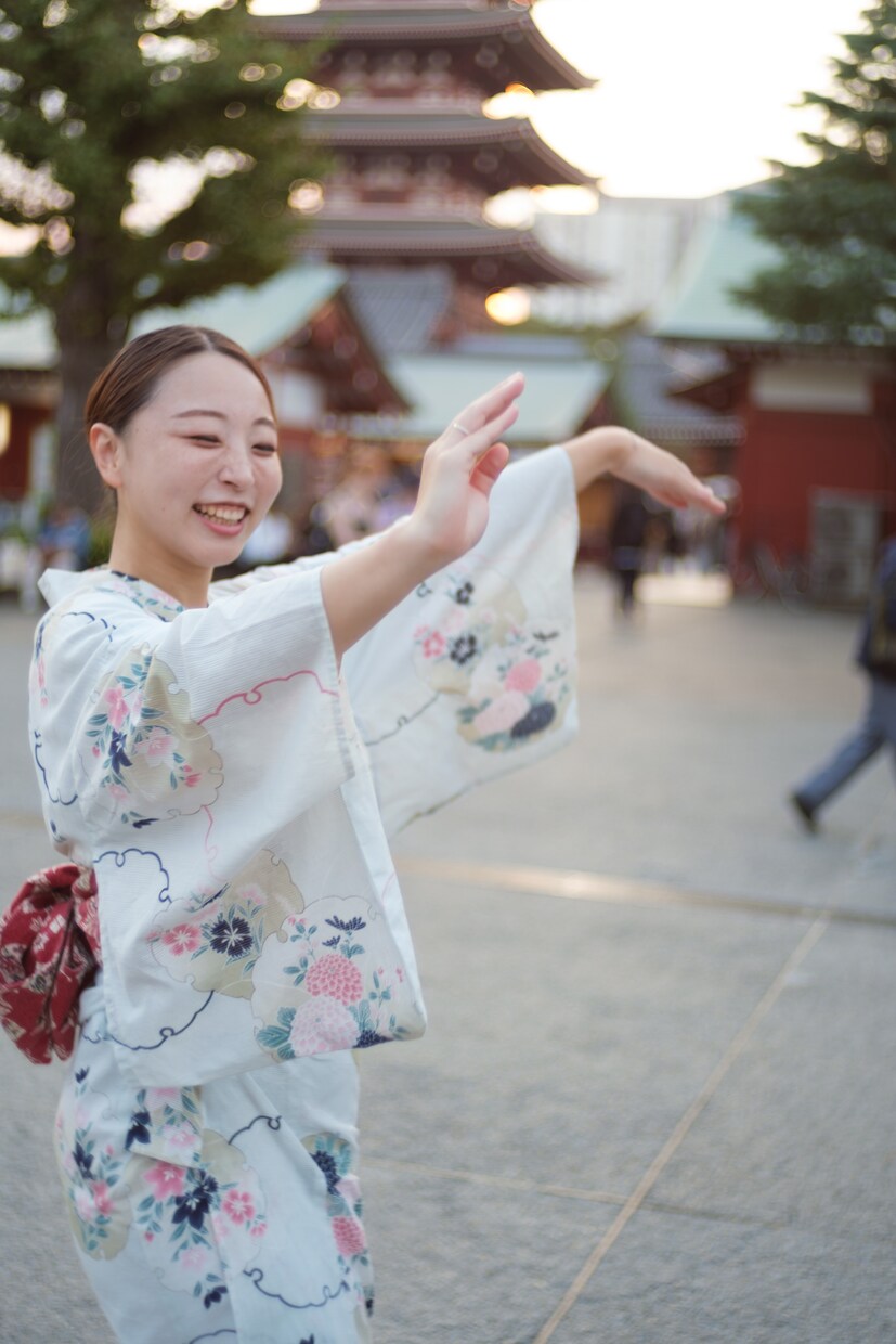 盆踊りの振り付け練習用動画をご提供します 動画を見ながら、ご自身で盆踊りの練習ができます。 イメージ2